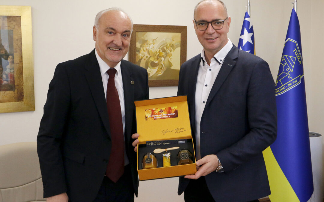 Gradonačelnik Lugavić i direktor Kantonalne privredne komore Tuzla razmotrili mogućnosti za unapređenje privrednog i ekonomskog ambijenta