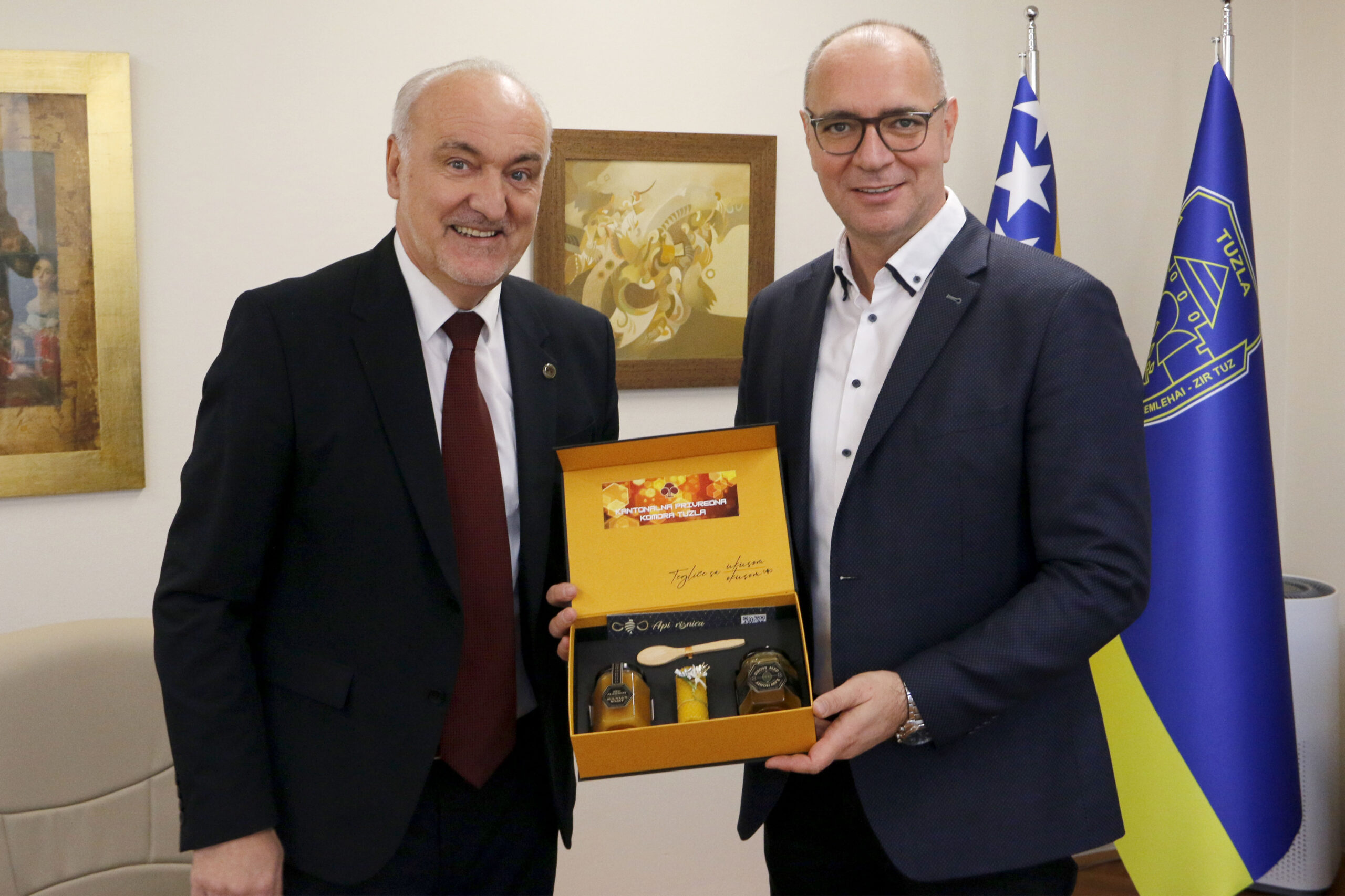 Gradonačelnik Lugavić i direktor Kantonalne privredne komore Tuzla razmotrili mogućnosti za unapređenje privrednog i ekonomskog ambijenta