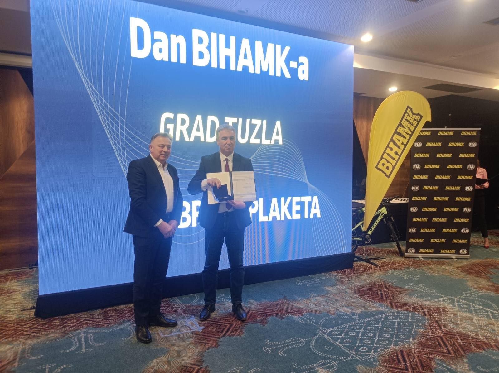 Gradu Tuzli dodijeljeno specijalno BIHAMK priznanje “Srebrna plaketa”