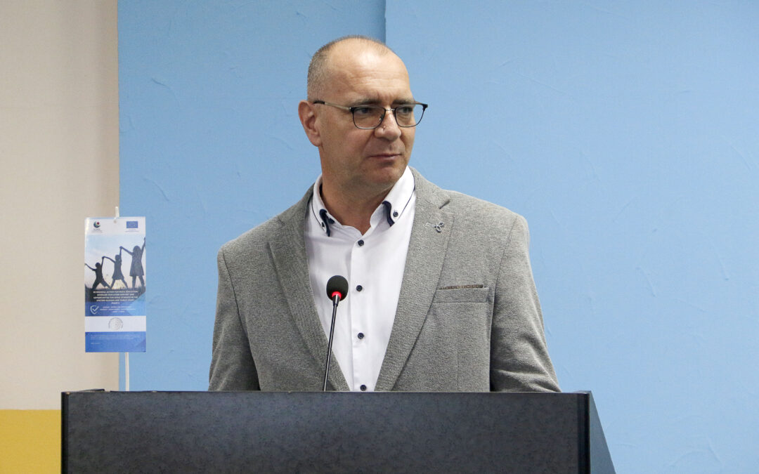 Gradonačelnik Lugavić prisustvovao svečanoj dodjeli stipendija za pripadnike romske nacionalnosti