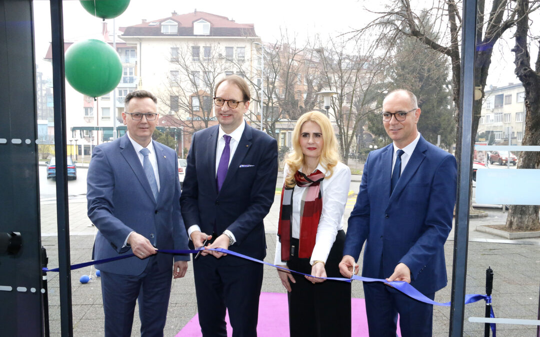 Gradonačelnik Lugavić prisustvovao otvorenju novouređene Sparkasse banke u Tuzli