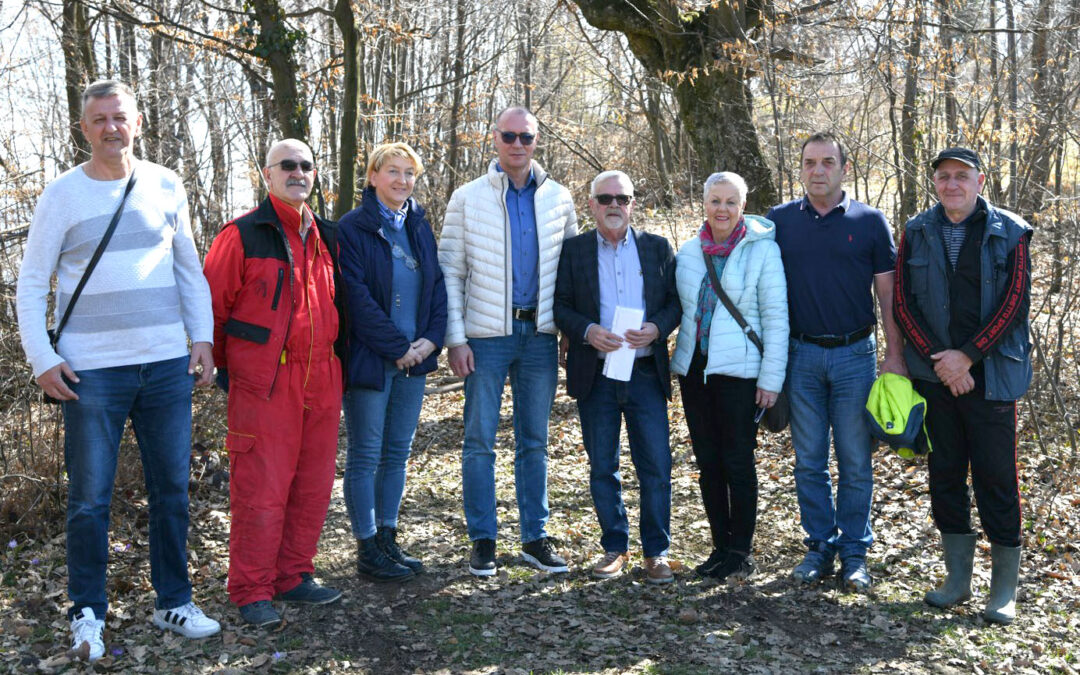 Gradonačelnik Tuzle Zijad Lugavić posjetio Gornju Tuzlu, izgradnja „Spomen parka Hrastik“ u fokusu razgovora s predstavnicima Mjesne zajednice