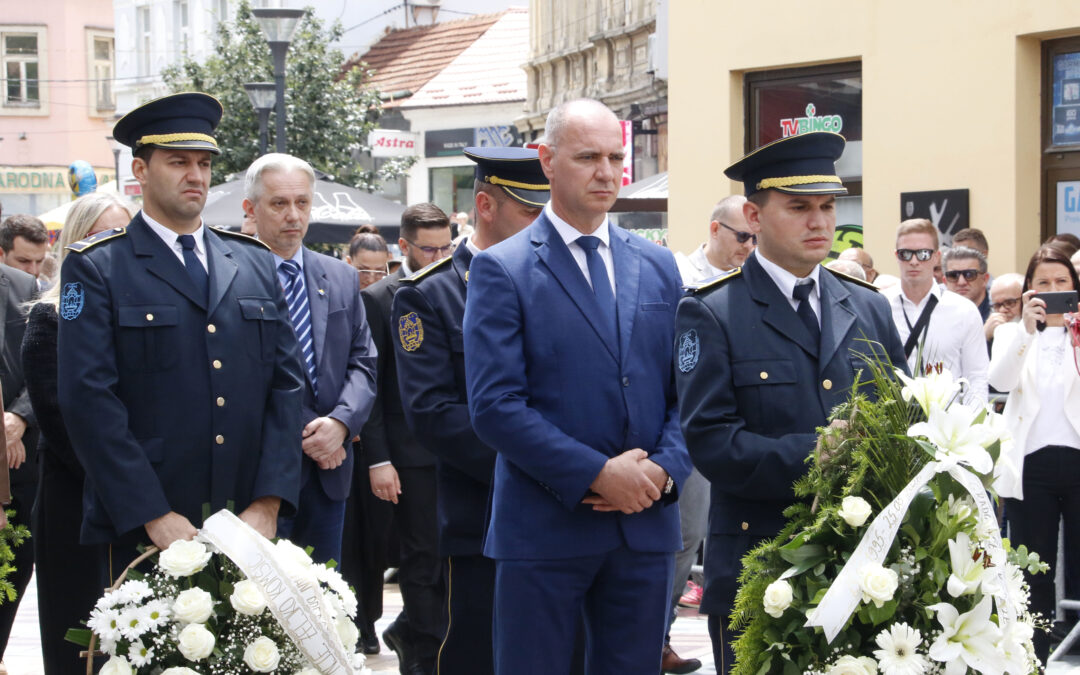 Kapija plače, čaršija pamti – Trideset godina boli, tuge i borbe za pravdu