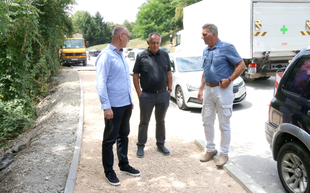 U toku uređenje trotoara na više lokacija u Tuzli