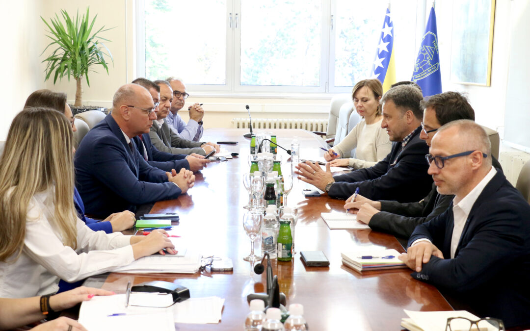 Gradonačelnik Lugavić ugostio ministra Lakića, rezidentnog predstavnika UNDP-a Meyera i gradonačelnika Bijelića: Fokus na projektima održivog razvoja