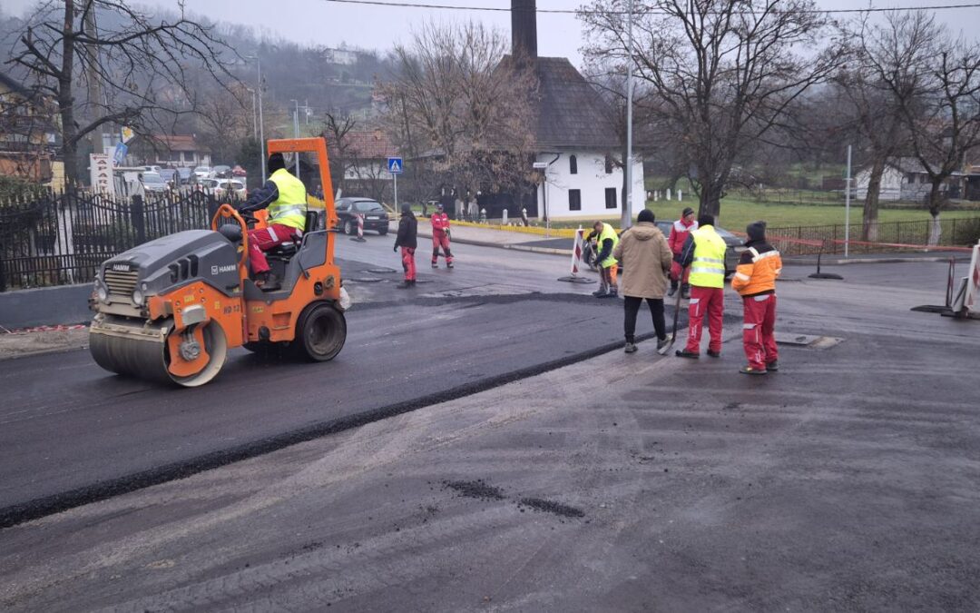 Završni radovi na kružnom toku kod Džindijske džamije