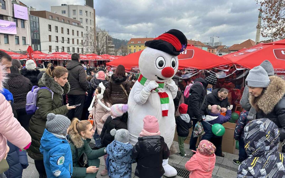 Trg slobode ispunjen dječijom radošću – obilježena Dječija Nova godina uz bogat praznični program