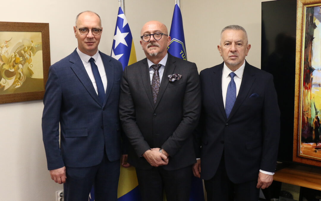 Gradonačelnik Lugavić održao sastanak s direktorima Agencije za sigurnost hrane BiH i Veterinarske stanice Tuzla