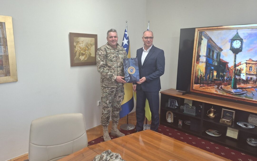 Gradonačelnik Lugavić razgovarao sa predstavnicima 2. pješadijskog puka Oružanih snaga BiH