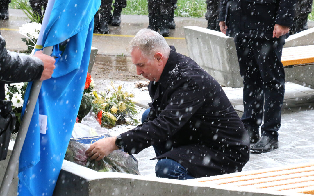 Otkriveno spomen-obilježje Samiru Mustafiću u znak sjećanja na hrabrog policijskog službenika