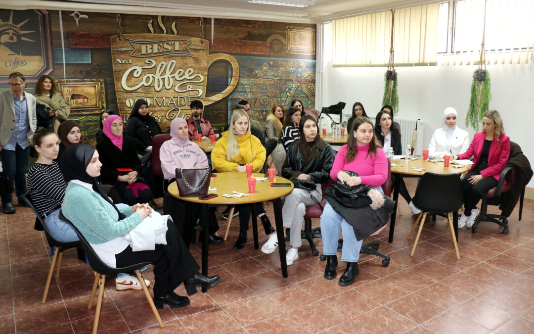 Na Filozofskom fakultetu upriličen konstruktivan dijalog studenata i gradonačelnika