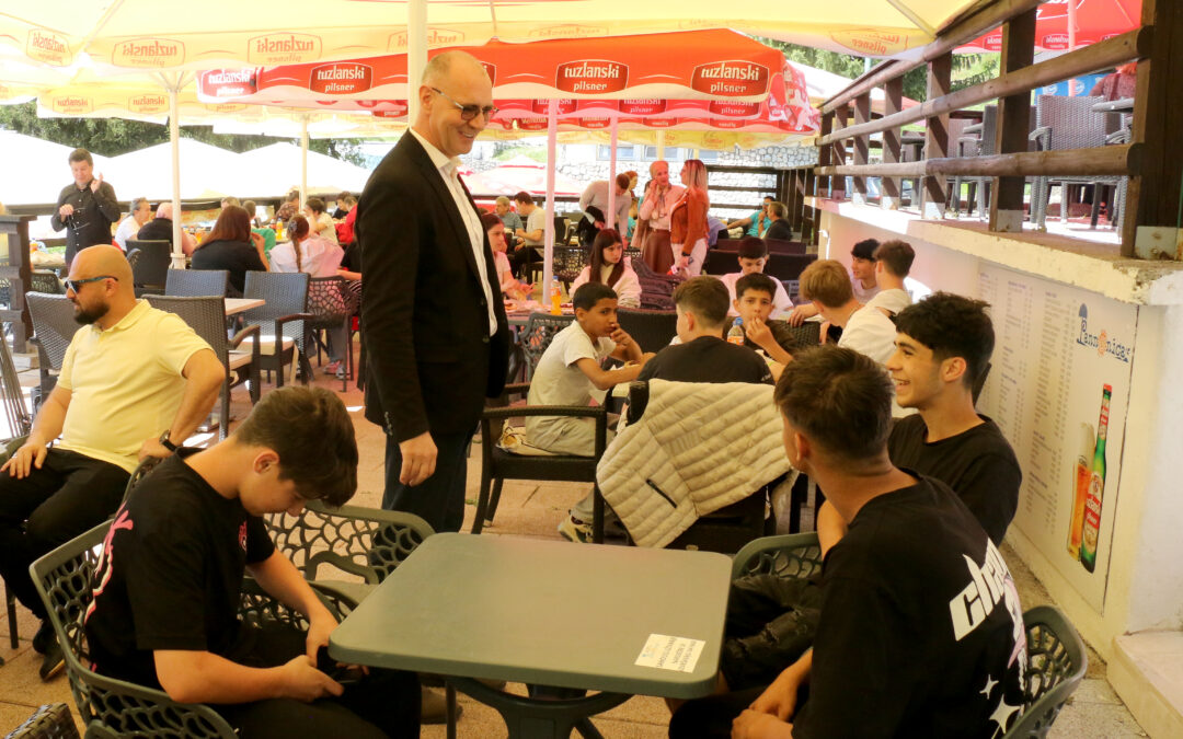 Gradonačelnik Lugavić na tradicionalnom prvomajskom druženju s djecom na Panonskim jezerima