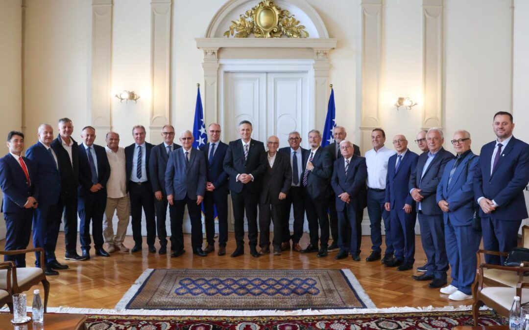 Predsjedavajući Predsjedništva BiH, Denis Bećirović upriličio prijem za delegaciju iz Tuzle predvođenu gradonačelnikom Lugavićem