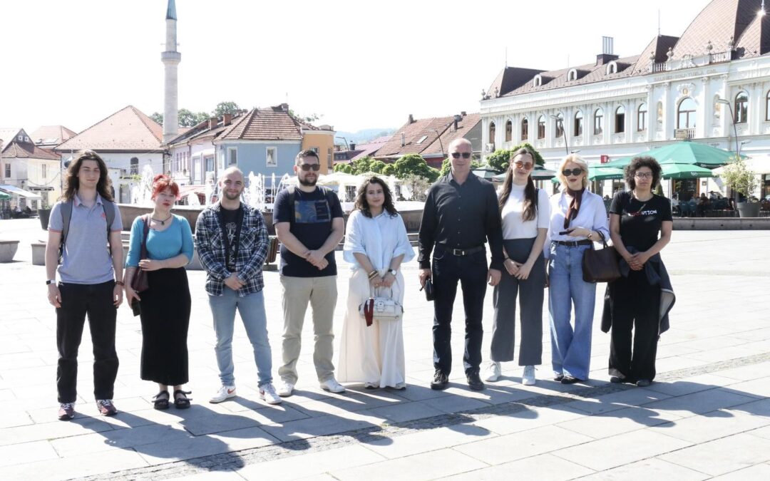 Kultura sjećanja i dijalog u fokusu susreta gradonačelnika Lugavića i mladih iz Srbije