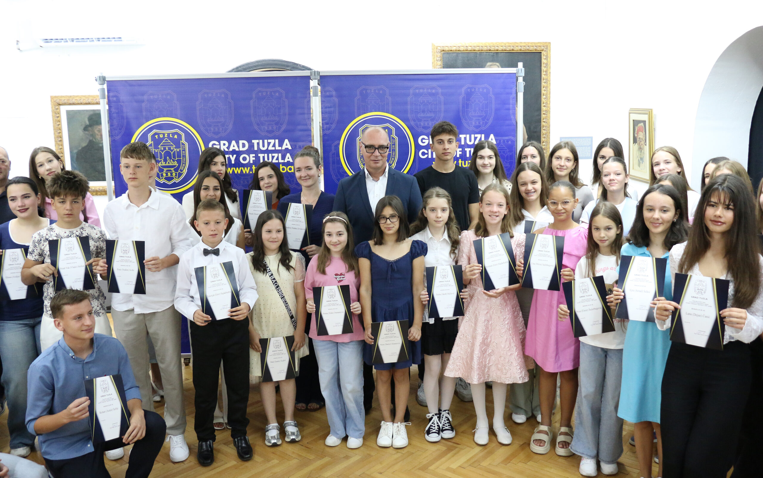 Grad Tuzla nagradio 134 učenika, studenta i sportistu za natprosječne rezultate