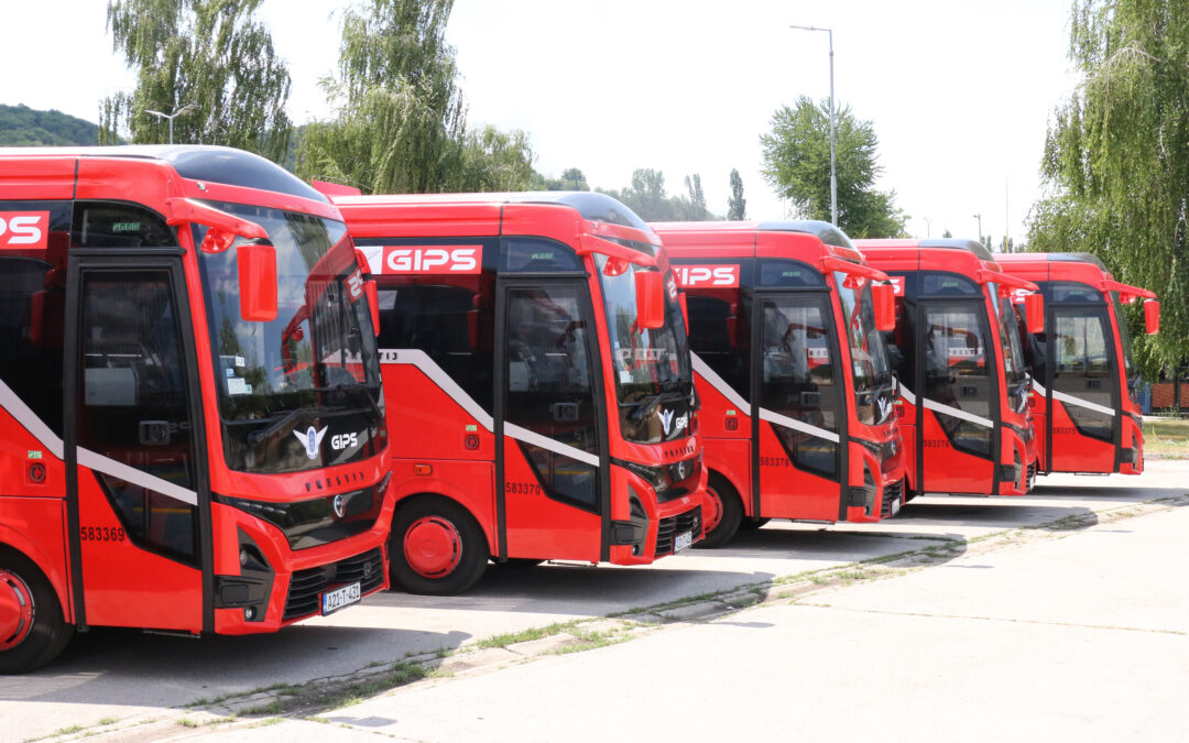 “Gradski i prigradski saobraćaj” Tuzla nabavio 10 novih minibusa, do kraja mjeseca stiže još 15 vozila