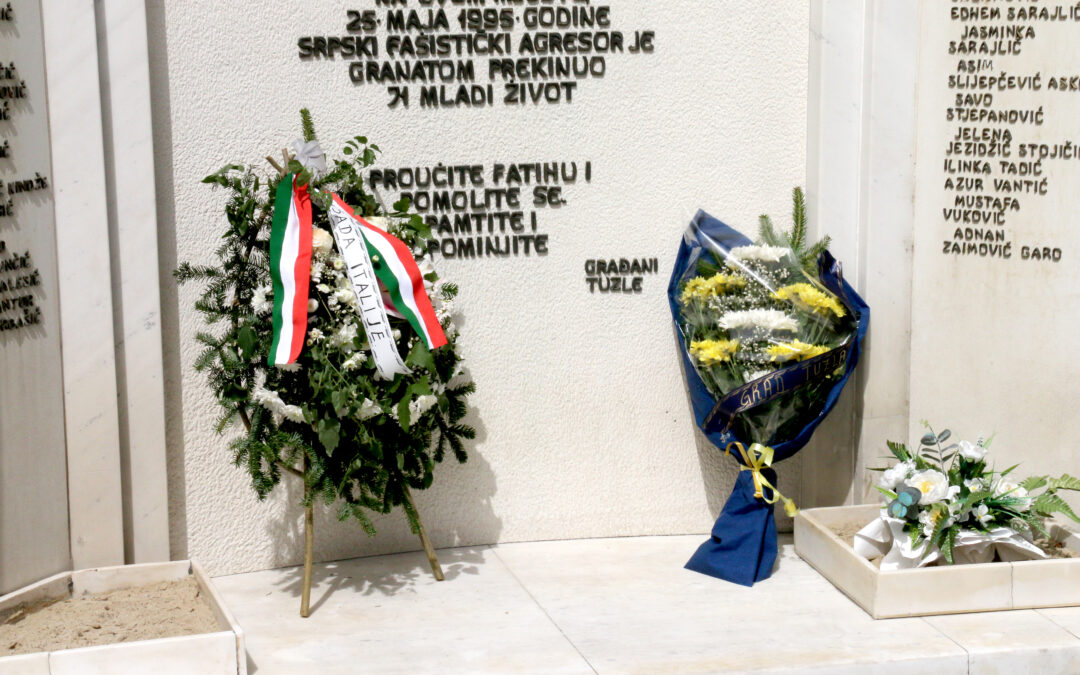 Uoči utakmice BiH i Italije, ambasadorica Italije odala počast žrtvama Kapije