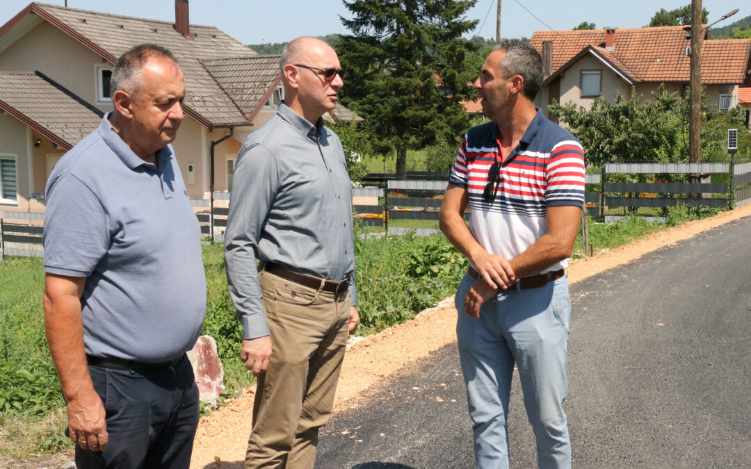 U Mjesnoj zajednici Husino završeni radovi na sedam putnih pravaca, uskoro i novi trotoar