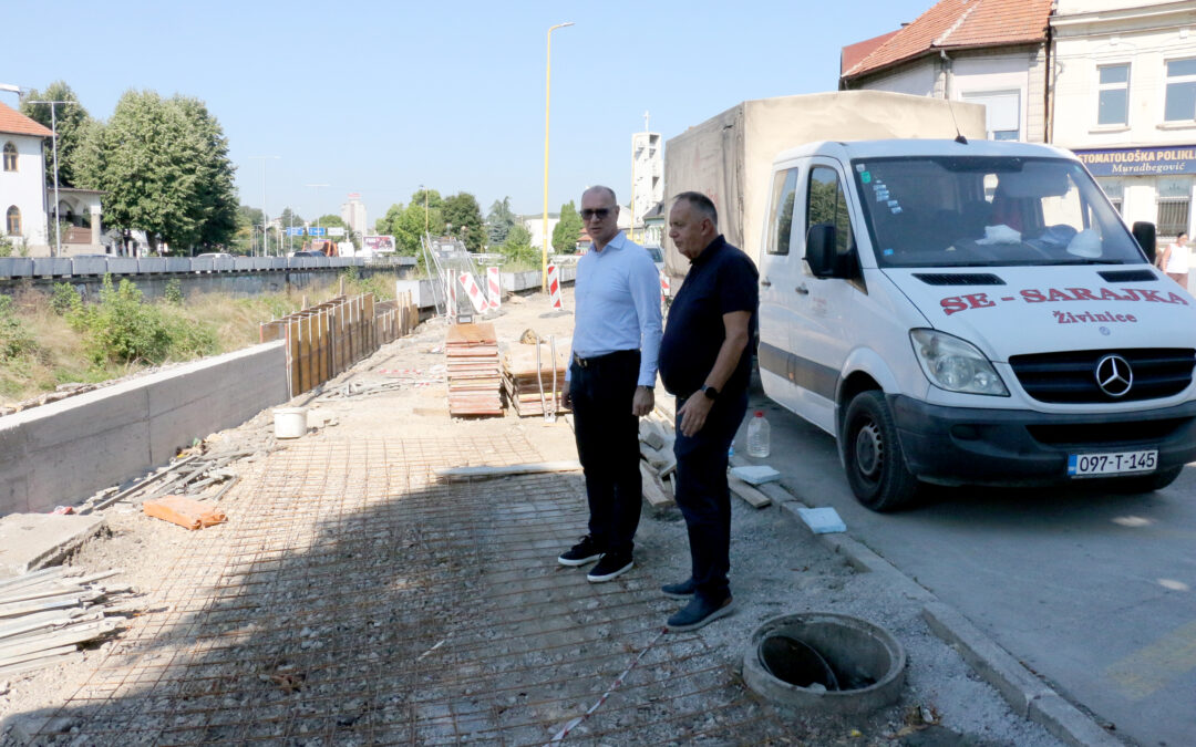 Novi izgled pješačke staze kod “Mosta s kipovima”